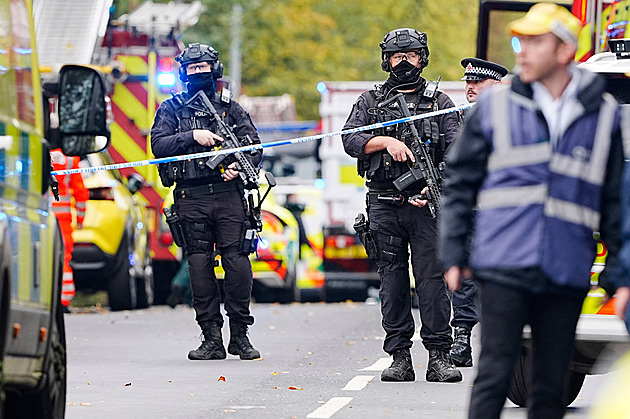 Teror v Manchesteru. Útočník najel do lidí před synagogou, dva zemřeli