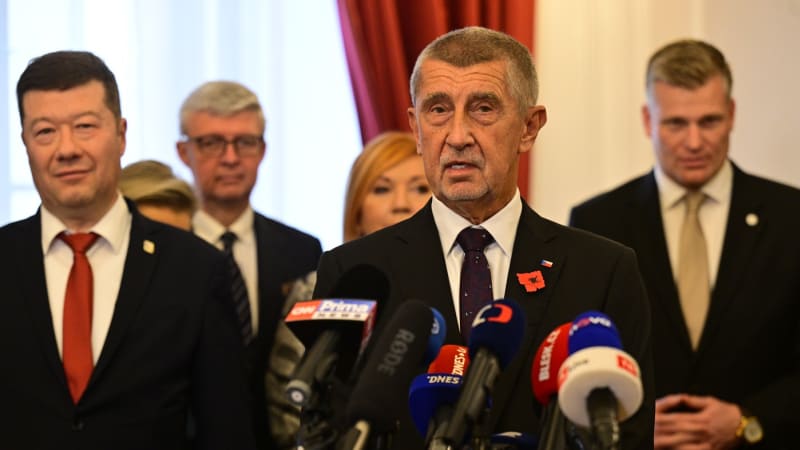 ANO, SPD a Motoristé podepsali koaliční smlouvu. Babiš řekl, kdy představí jména ministrů