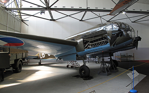 Proč chyběly padáky? Havárii letadla komunisté zamlžili, výbuch provází spekulace