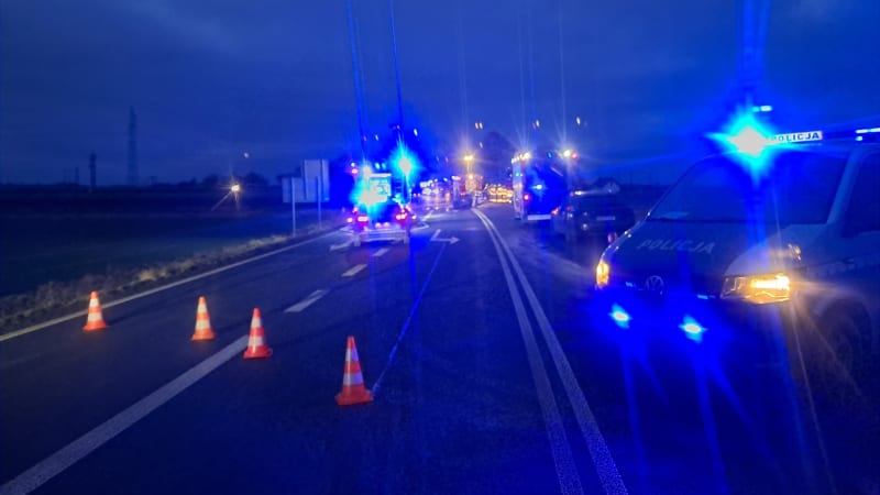 Štědrodenní neštěstí: Při nehodě v Polsku zemřelo šest lidí. Po srážce aut jedno z nich začalo hořet