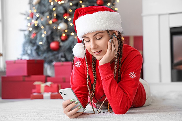 Pokud vám nepřišla na Vánoce žádná SMS, tak vlastně máte trendy život