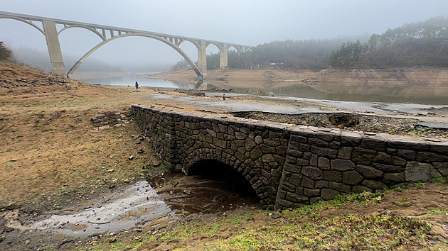 VIDEA ROKU: Orlík „bez vody“ odhalil tajemství, vyhlídka na Kleti slavila 200 let