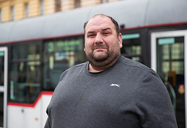 Sahat na cestující nesmíme, ale když jdou pryč, můžeme jít s nimi, říká šéf revizorů