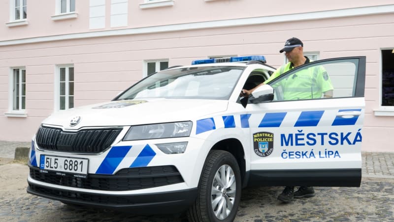 Bolí vás zuby? Volejte policii, radí AI lidem. Strážníkům v České Lípě teď řinčí telefony