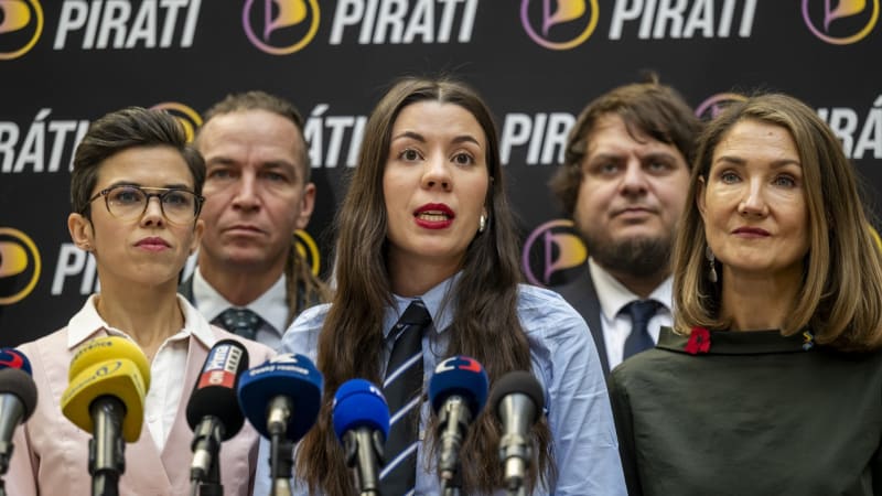 Hřibovské kormidlo, nebo „ostravská“ změna? Ze Sněmovny rozjetí Piráti volí nové vedení