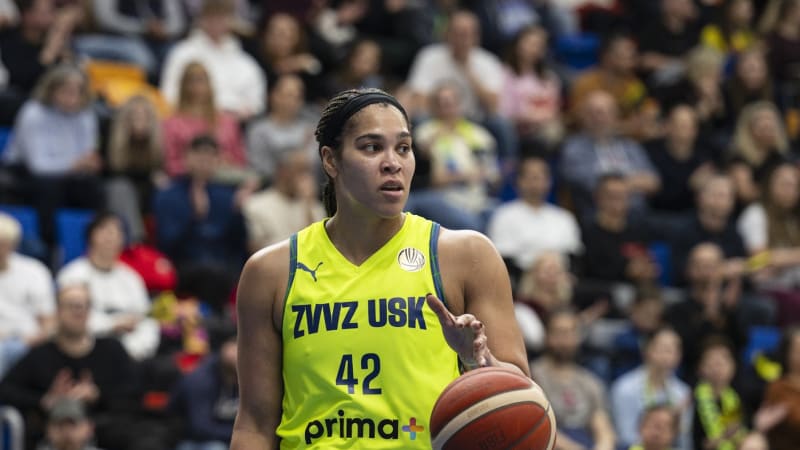 Basketbalistky USK přišly o největší hvězdu. Jonesová musí na operaci, sezona pro ni skončila