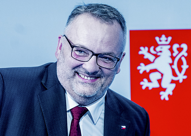 Ministr Bednárik: Zdědil jsem po Kupkovi sekyru 40 miliard. Dálnice ale postavíme