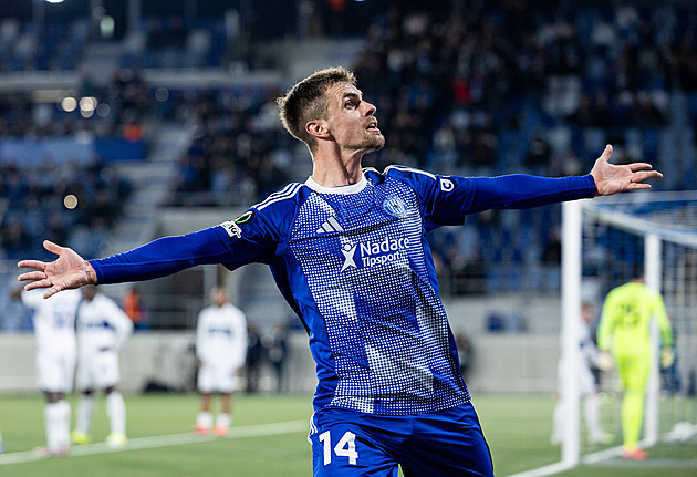 Neposlechl trenéry a radoval se z gólu. Růsek se vrátil. Zvažoval i konec kariéry