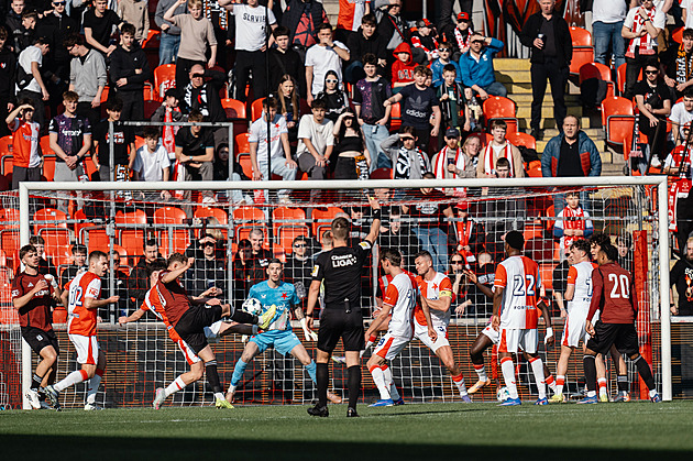 Druholigové derby poprvé v Edenu. Remízu pražských „S“ vidělo přes osm tisíc lidí