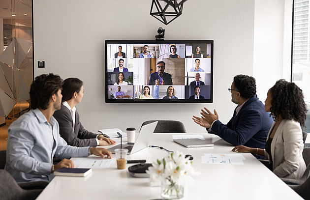 Pracovní porady už nejsou jen v zasedačce. Hybridní model mění pravidla hry