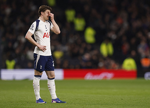 Soumrak Tottenhamu. Tři góly za 12 minut, červená karta. Kohouti se přiblížili sestupu