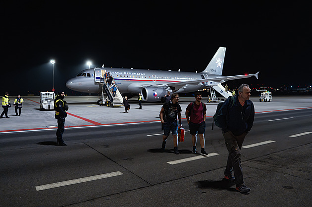 Repatriačními lety se do Česka vrátilo už 1500 lidí, tři tisícovky tam stále jsou