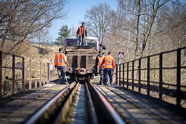 Těsně, ale velikonoční zprovoznění stíháme, hlásí z úzkokolejky její majitel