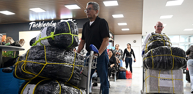 Zbídačená Kuba přichází o zdroj příjmů. Její lékaře poslali pryč z další země