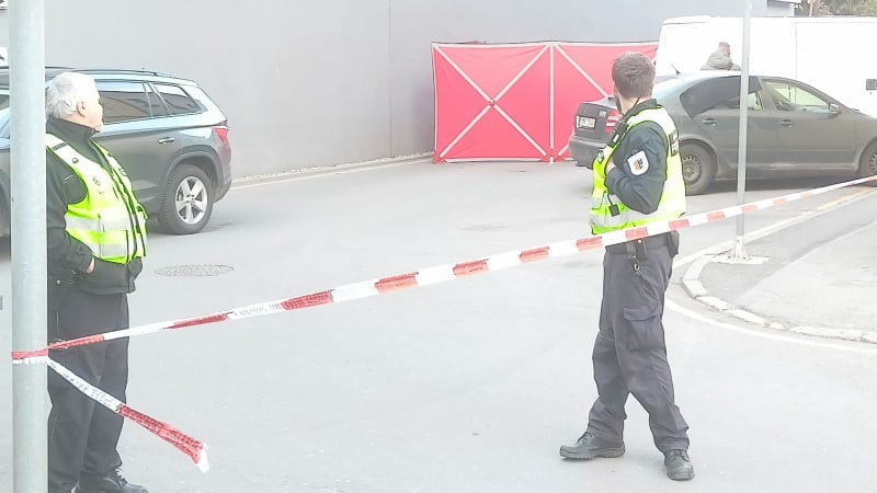 Smrtelné napadení v Prostějově: Oběť podle policie přes snahu záchranářů na místě zemřela