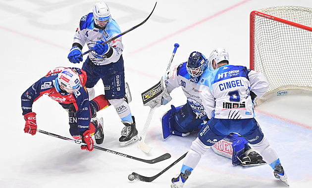 ONLINE: Druhé zápasy čtvrtfinále. Sparta chce odskočit v Plzni, Pardubice s Kometou