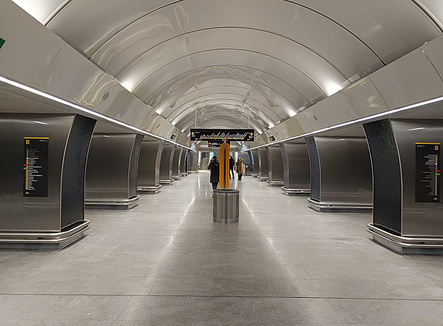 Stanice metra Českomoravská se znovu otevřela. Speciální eskalátory jsou pomalejší