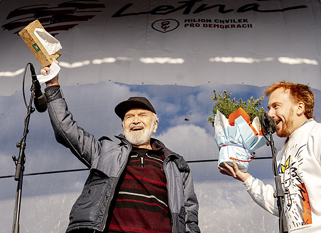 Svěrák nejdřív nechal hádat děti, pak mu 200 tisíc lidí zazpívalo k narozeninám