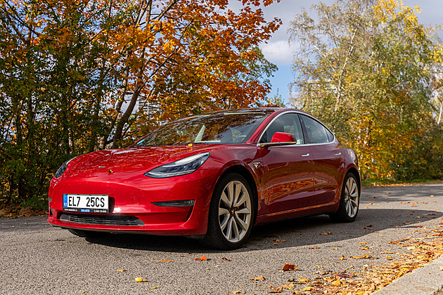 Trump elektroauta nesnáší, ale atakem na Írán zvedá poptávku po nich