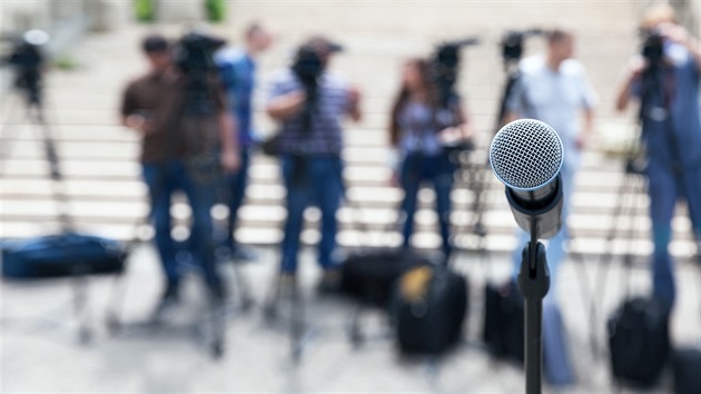 Nedělní politické debaty mají o Velikonocích pauzu až na jednu výjimku