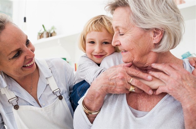 Útrapy sendvičové generace: jak zvládat péči o rodiče i děti