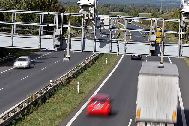 Mýto v mobilu. Ministr dopravy chystá změnu pro kamiony, resort tlačí čas