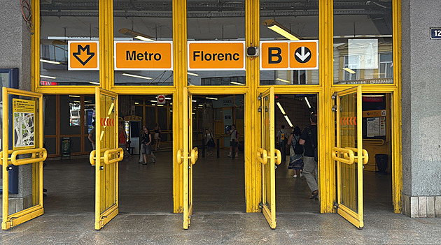 Nález podezřelého zavazadla uzavřel Florenc. Obě linky metra stanicí projíždějí