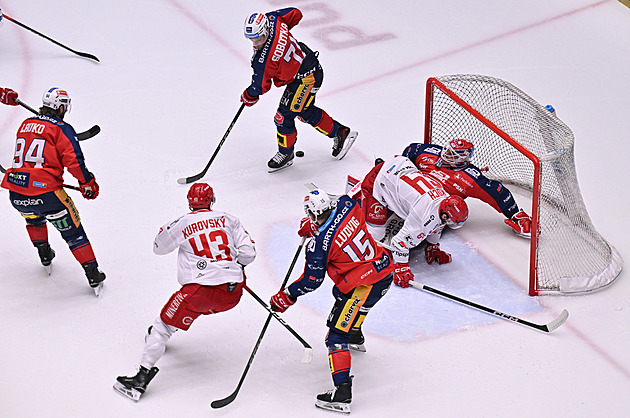 Hrát jako v NHL, nebo se změnit? V Česku na to nejsou zvyklí, říká Laukův otec