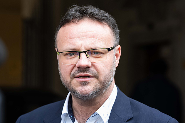 KOMENTÁŘ: Zrušení poplatků lidem víc muziky nepřinese, píše Zavoral