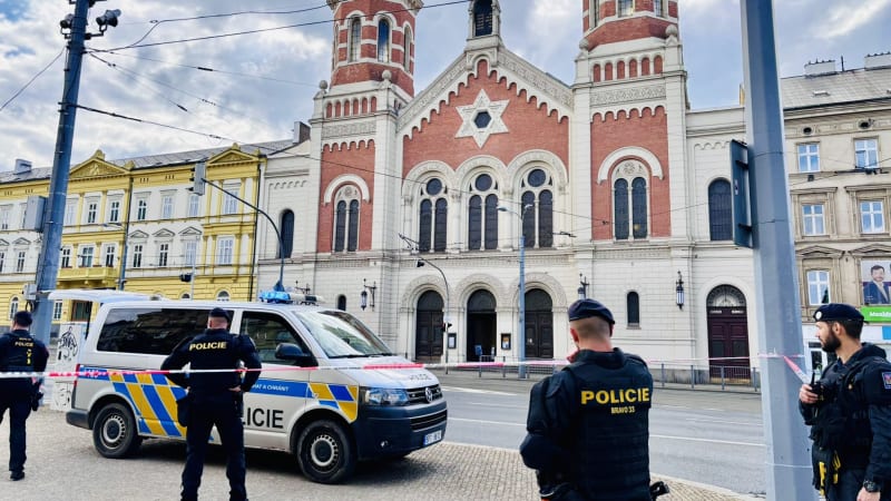 Policejní manévry v Plzni: Uzavřeli Klatovskou třídu. V synagoze měl být nebezpečný předmět
