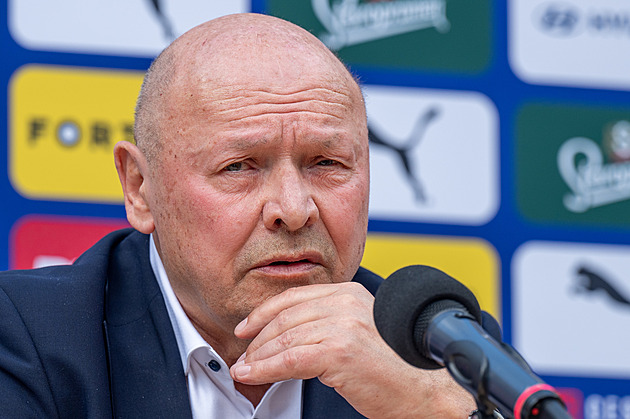 Ať jsme my Češi taky trochu in. Koubek o  Sochůrkovi a výjimkou pro Hložka
