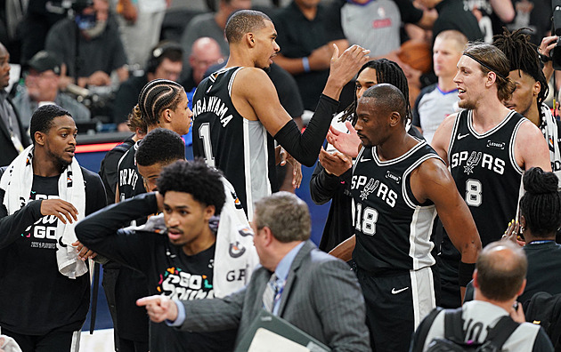 San Antonio v konferenčním finále NBA vydřelo sedmý zápas, zářil Wembanyama