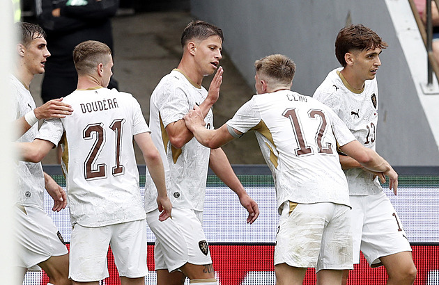 Česko - Kosovo 2:1, výhra za první poločas, výraznou postavou fotbalistů byl Hložek