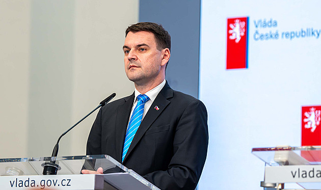Chceme pracovat, prezident do toho vnáší emoce a prudké pohyby, kritizuje Macinka