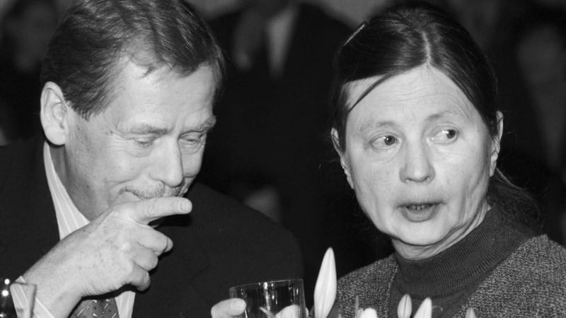 Zemřela legenda české experimentální prózy Věra Linhartová. Část života strávila v Paříži