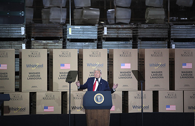 Americké továrny opět nabírají. Trump za tím vidí cla, ekonomové jsou opatrnější